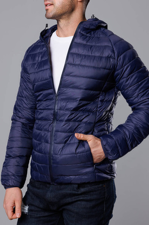 Granatowa pikowana kurtka męska z kapturem