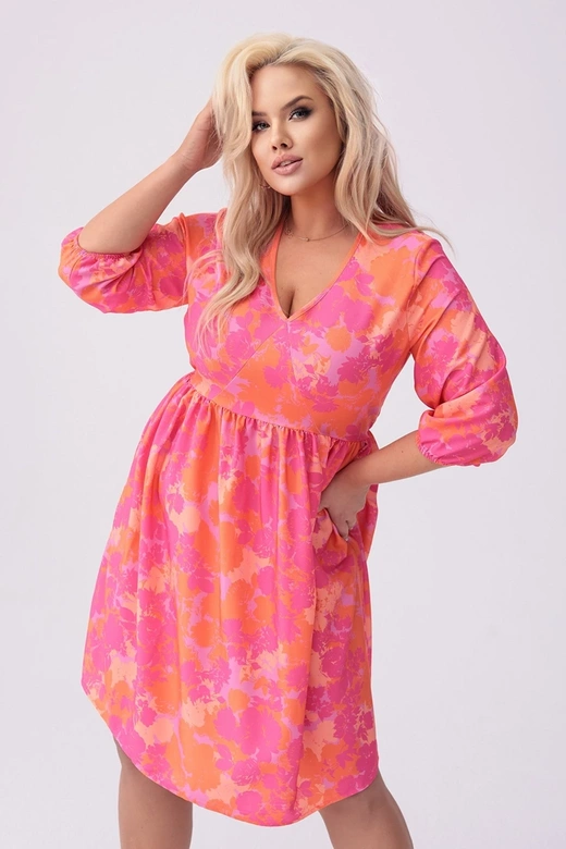 Sukienka plus size w kwiaty różowo-pomarańczowa