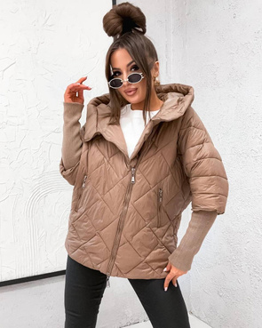 Pikowana brązowa kurtka z kapturem i dzianinowymi rękawami