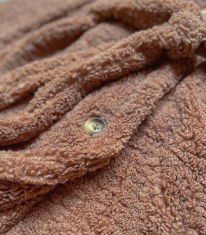 Brązowa damska kurtka baranek z kapturem