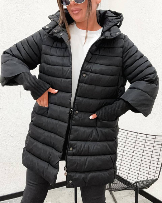 Pikowana czarna kurtka z długimi ściągaczami