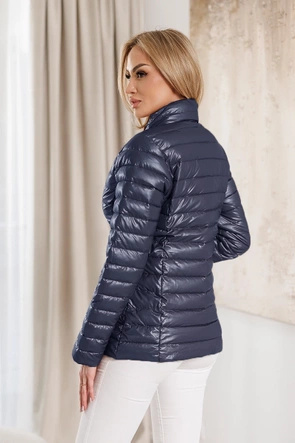 Granatowa pikowana kurtka damska ze ściągaczami przy rękawach