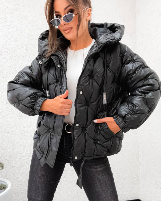 Luźna czarna kurtka z obniżonymi ramionami