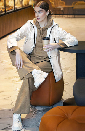 Błyszcząca perłowa kurtka wiatrówka