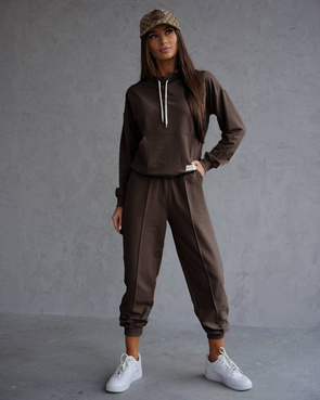 Czekoladowy bawełniany dres damski