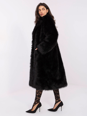 Futrzany czarny płaszcz na zatrzaski