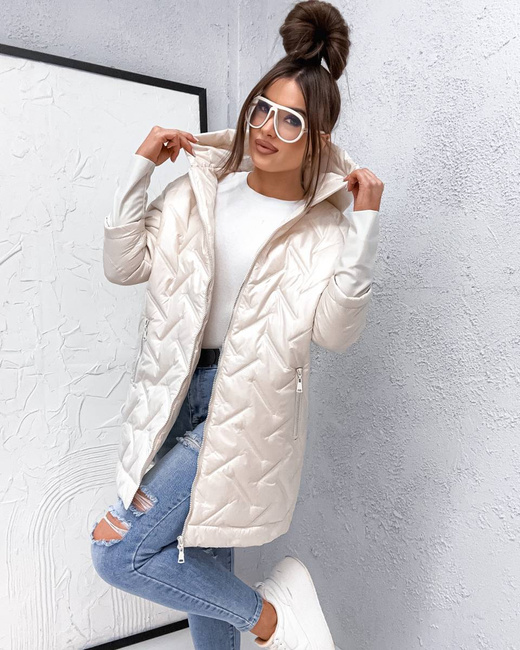 Przejściowa pikowana kurtka dzianinowymi ściągaczami ecru