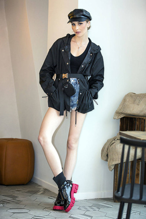 Czarna kurtka z belt bag