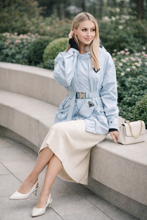 Niebieska kurtka z belt bag