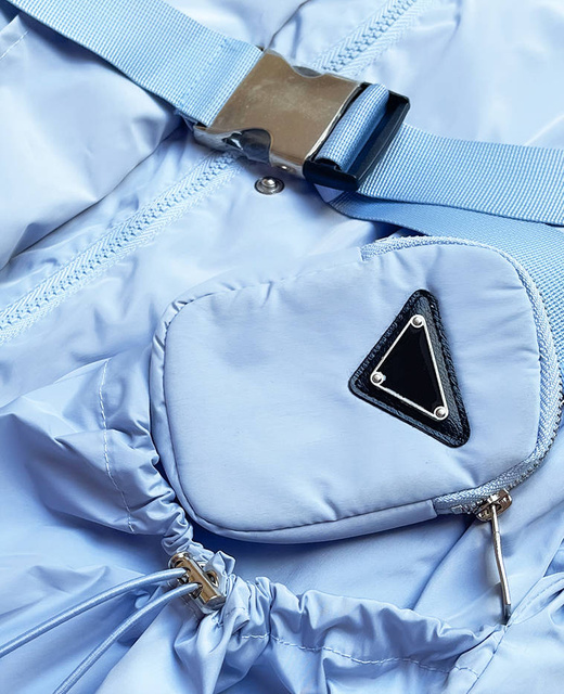 Niebieska kurtka z belt bag