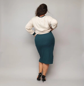 Dopasowana sukienka z bluzą plus size beż-zielony