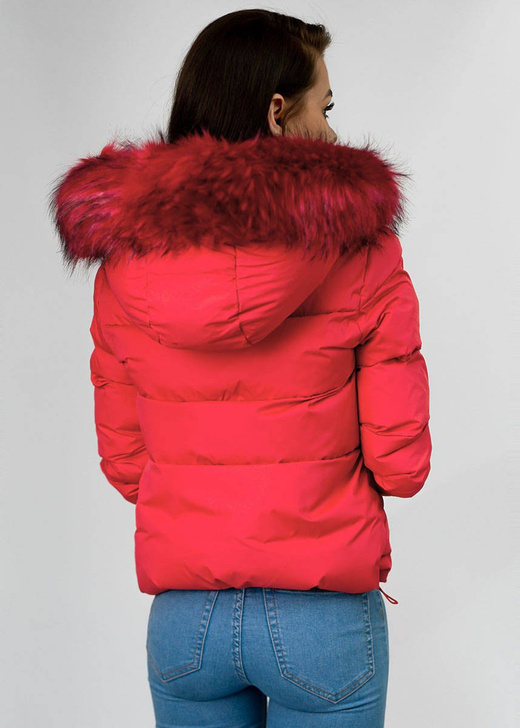 Krótka pikowana kurtka damska w kolorze czerwonym
