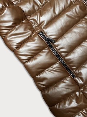 Karmalowa pikowana kurtka damska ze ściągaczami przy rękawach