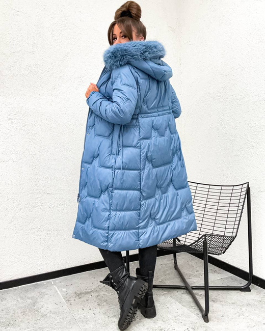 Zimowa damska kurtka niebieska poniżej kolan