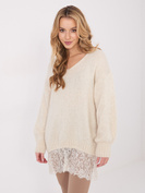 Miękki ecru sweter damski z moherem i koronką