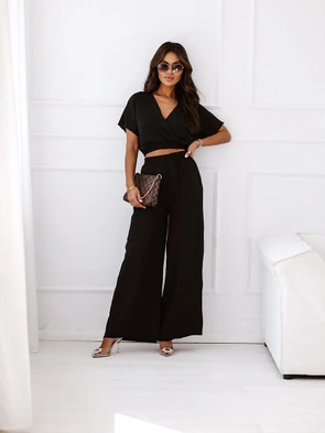 Elegancki czarny komplet krótki top i spodnie z wysokim stanem