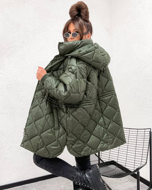 Luźna, pikowana kurtka z nieodpinanym kapturem khaki