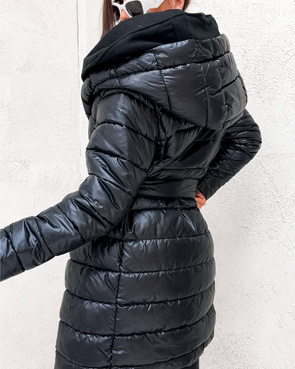 Zimowa pikowana kurtka z paskiem czarna