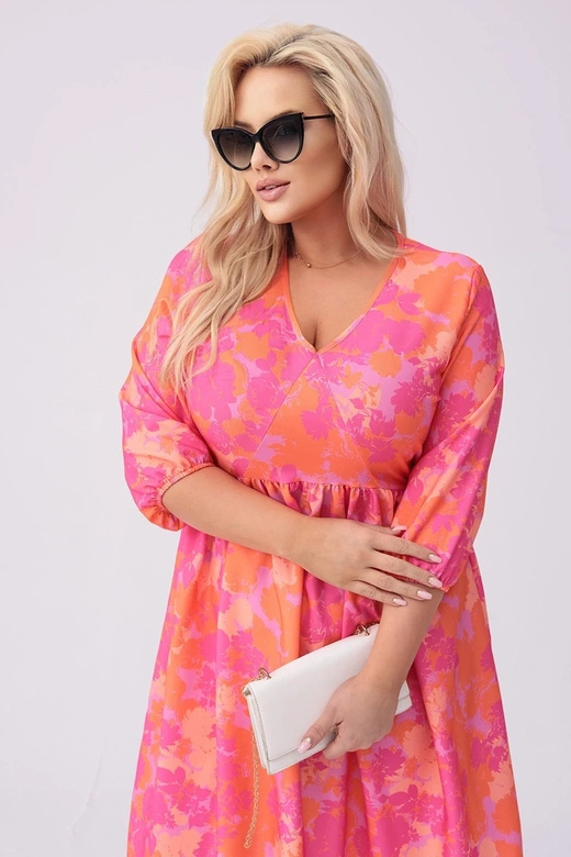 Sukienka plus size w kwiaty różowo-pomarańczowa