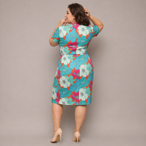 Sukienka plus size z kopertowym dekoltem zielony-pomarańczowy kwiaty