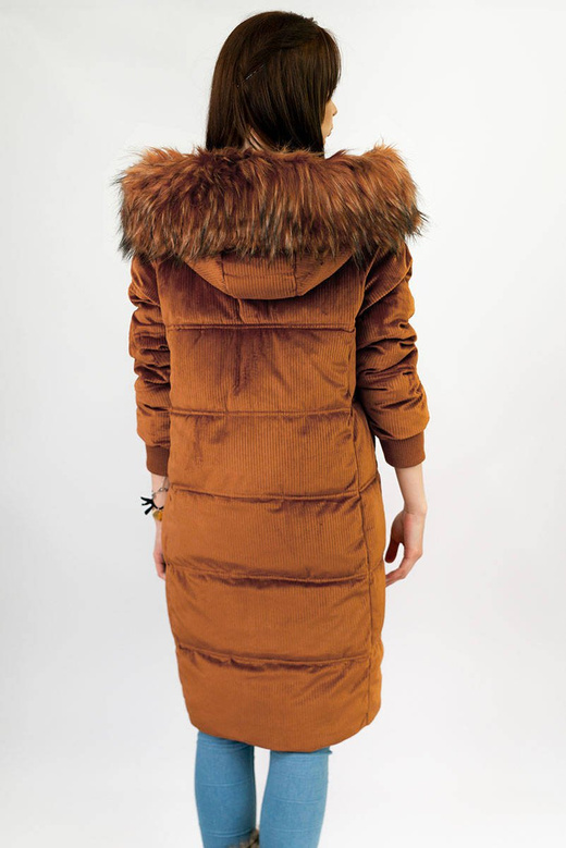 Zimowa sztruksowa kurtka damska z kapturem karmelowa (7763)