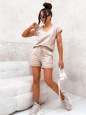 Beżowy komplet t-shirt z podwijanymi rękawami i szorty