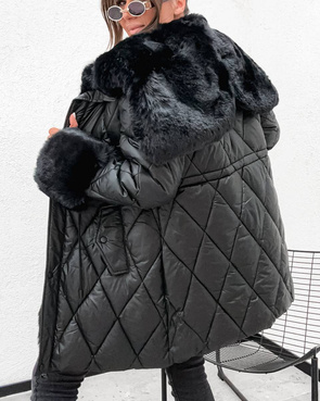 Pikowana kurtka zimowa czarna z futrzanym wykończeniem