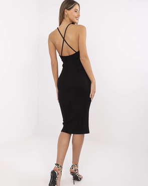 Dopasowana czarna sukienka midi na ramiączkach