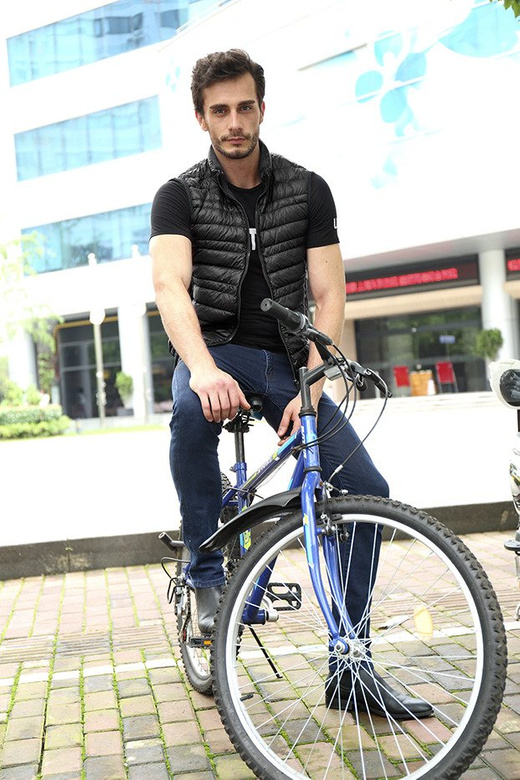 MĘSKA KAMIZELKA Z PUCHEM NATURALNYM CZARNA (5008)