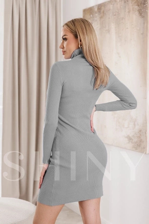 Dzianinowa szara sukienka z golfem