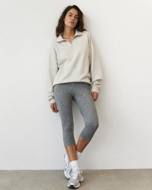 Szare legginsy sportowe typu capri damskie