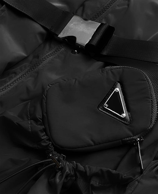 Czarna kurtka z belt bag