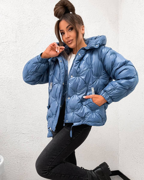 Luźna niebieska kurtka z obniżonymi ramionami