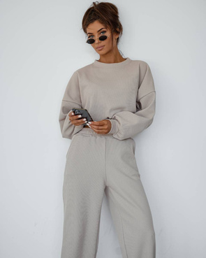 Dwuczęściowy beżowy komplet typu wafel