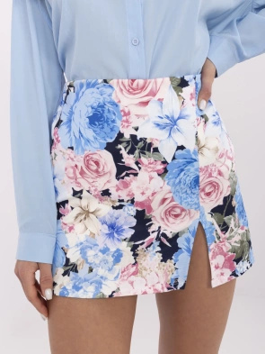 Niebiesko-różowe spódnico-szorty w kwiaty