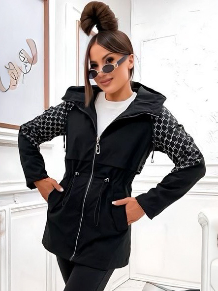 Lekka czarna kurtka damska z kapturem