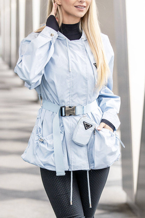 Niebieska kurtka z belt bag
