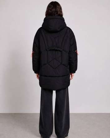 Czarna kurtka puffer oversize z kapturem