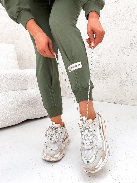 Dres damski z zaszewkami khaki