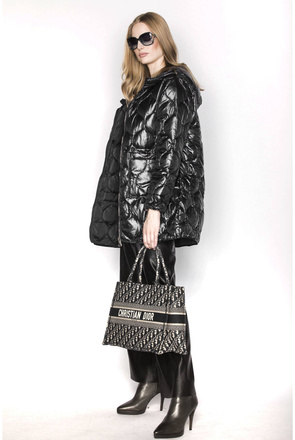 Pikowana czarna kurtka z kapturem