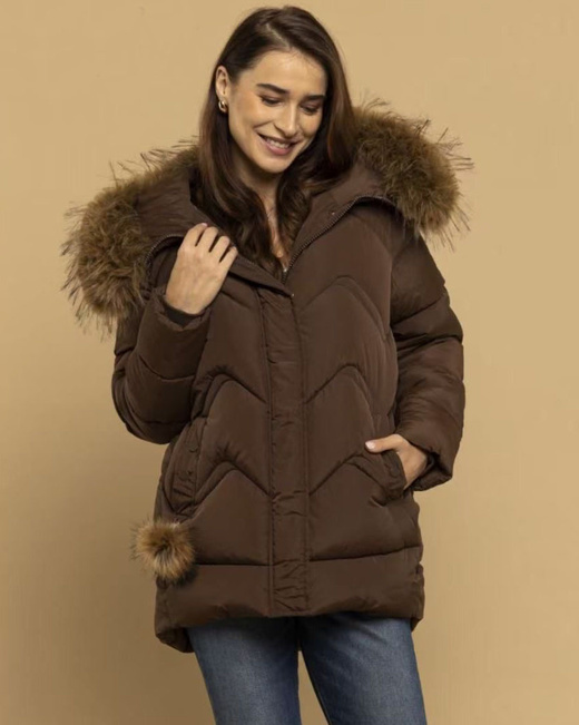 Brązowa kurtka zimowa z asymetrycznym dołem