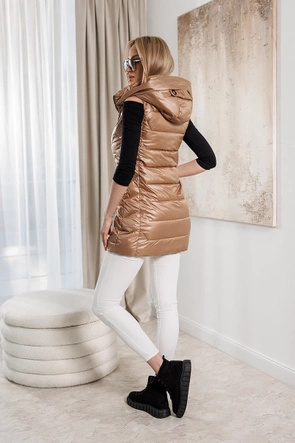 Karmelowy bezrękawnik z odpinanym kapturem