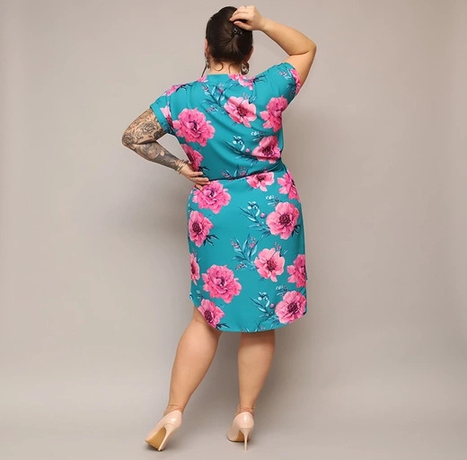 Prosta sukienka plus size z krótkim rękawem morska kwiaty