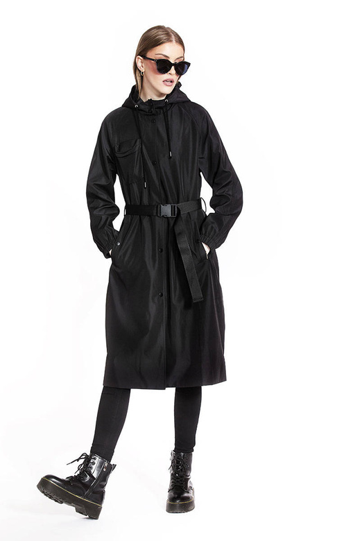 Cienki czarny płaszcz z kapturem