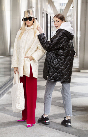 Przejściowa kurtka z kapturem czarna