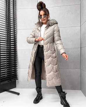 Długi, pikowany damski płaszcz z paskiem beżowy