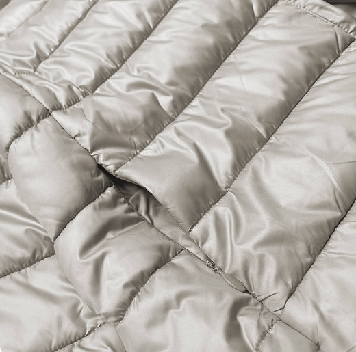 Krótka kurtka beżowa z asymetrycznym dołem