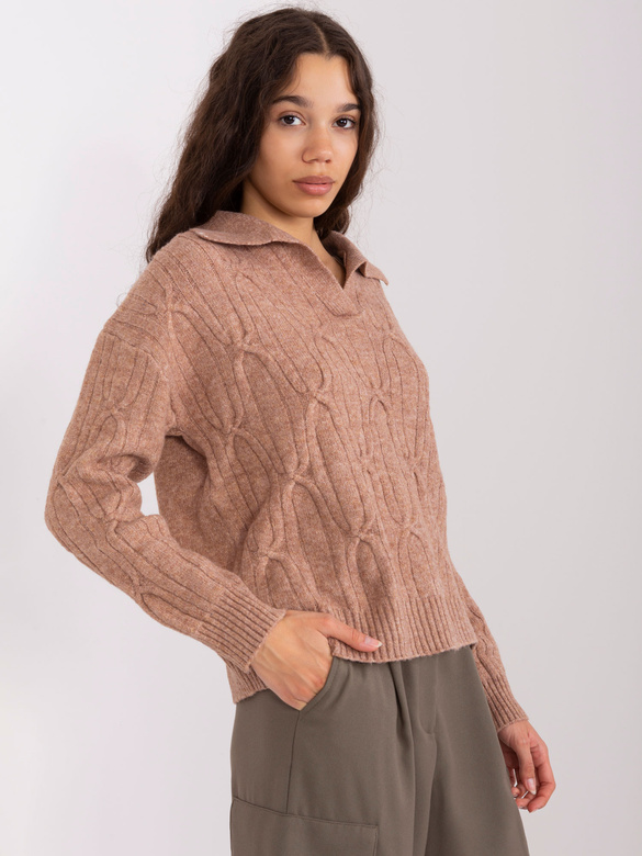Luźny brązowy sweter z warkoczami