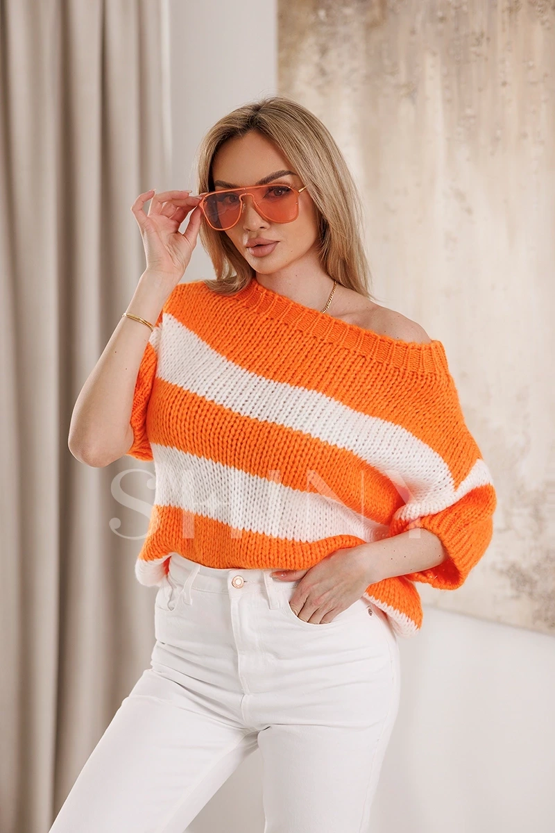 Sweter w biało-pomarańczowe paski