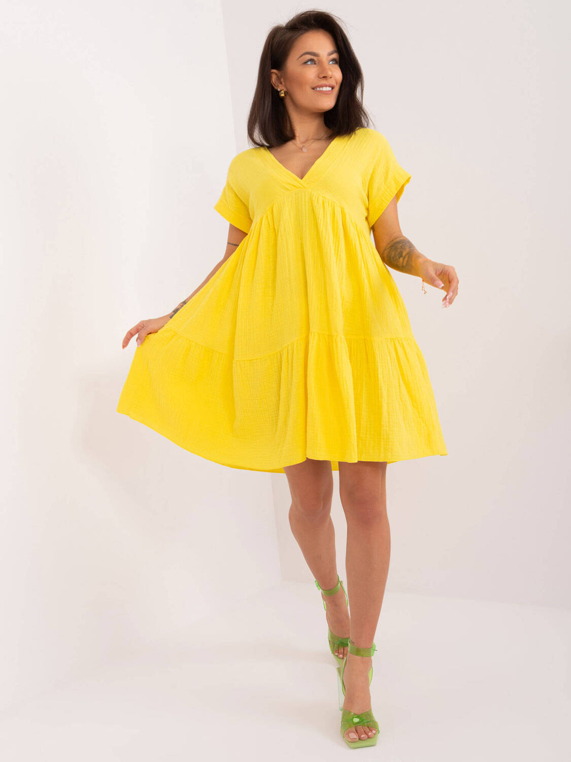 Żółta sukienka mini oversize